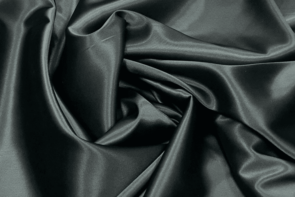Cetim Liso: elegância, brilho e versatilidade para diversos usos