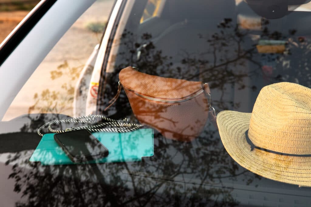 Como reduzir o calor dentro do carro sem comprometer a visibilidade?